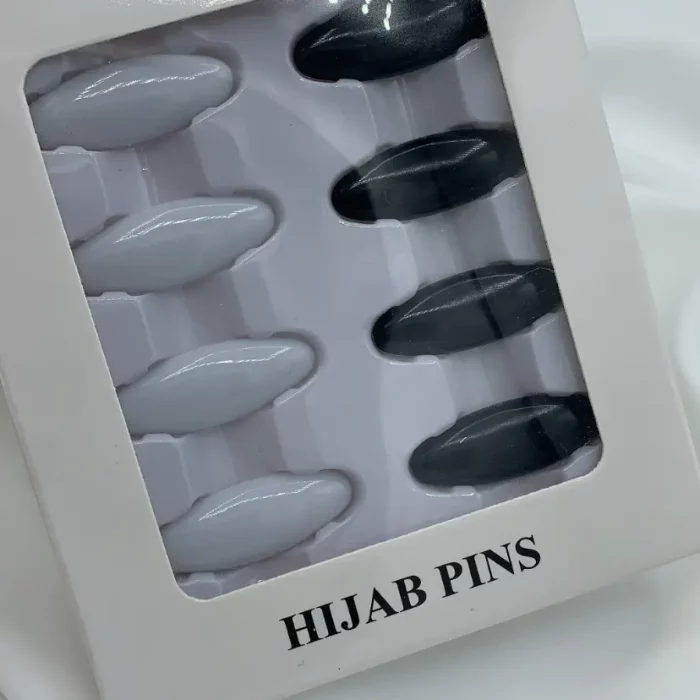 Pins hijab noir et blanc