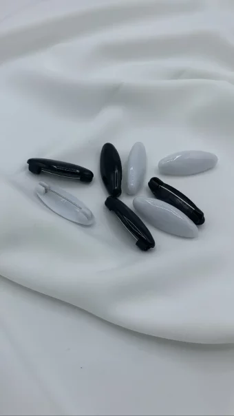 Pins hijab noir et blanc – Image 2